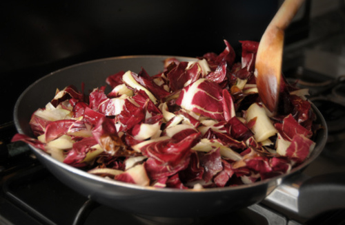 pasta radicchio noci semi papavero primo piatto cotto e mangiato