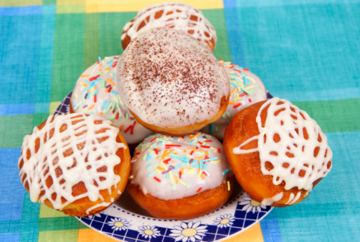 Dolci Carnevale tipici chiacchiere castagnole tortelli bomboloni