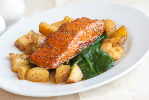 Salmone forno patate funghi