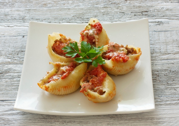 conchiglioni ripieni di melanzane e salsiccia