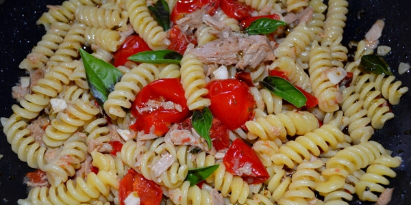 fusilli al tonno e pomodorini