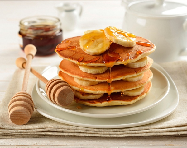 pancakes con sciroppo d'acero e banane