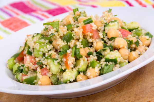 Quinoa con ceci e piselli