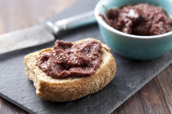 Crostini con patè di olive