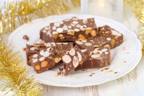 Torrone al cioccolato e frutta secca