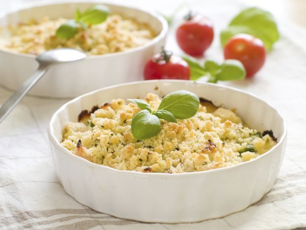 Verdure con crumble di pane e feta