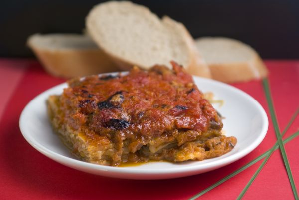 Parmigiana di carciofi con pomodoro