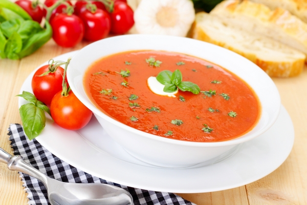 zuppa di pomodoro e bacche di goji