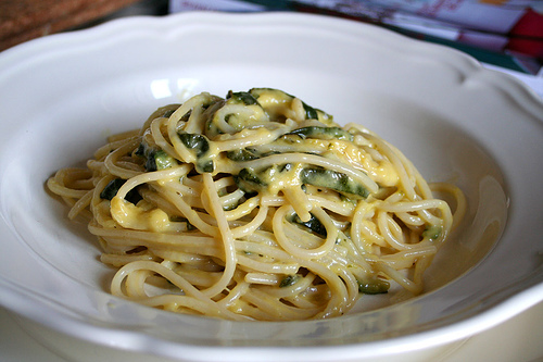 Carbonara di zucchine, la variante light e vegetariana di ...