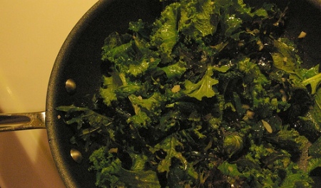 Pasta con cime di rapa e pesto aromatico