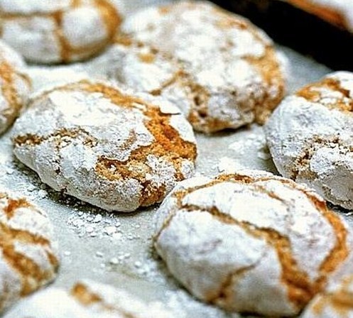 Biscotti Di Natale Tradizionali.I Ricciarelli Di Siena I Tradizionali Biscotti Del Natale In Toscana Ginger Tomato