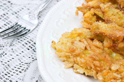 cotto e mangiato fiori zucca ripieni fritti