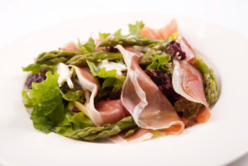 ricette estive veloci insalata crudo provolone noci