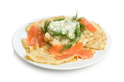 Crespelle salmone uova lompo ricetta feste