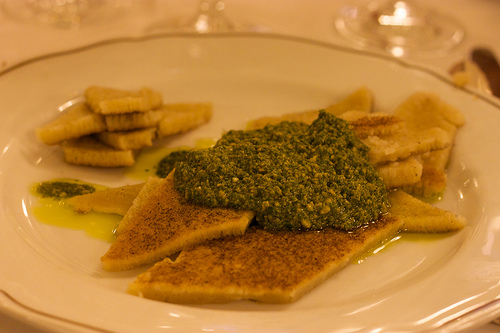 testaroli pesto piatto tipico lunigiana