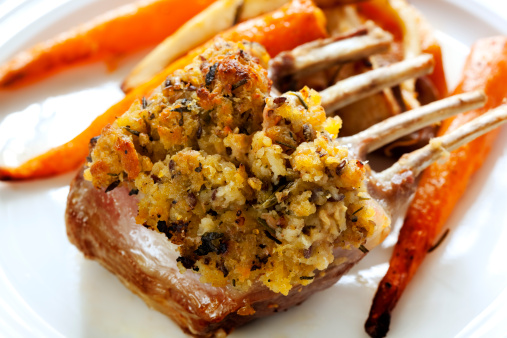 Come cucinare agnello Pasqua costolette gratinate