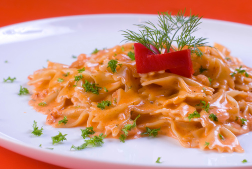 farfalle salsa peperoni rossi