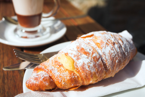 cornetti pasta sfoglia crema marmellata