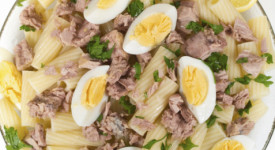 Insalata pasta tonno uova sode prezzemolo