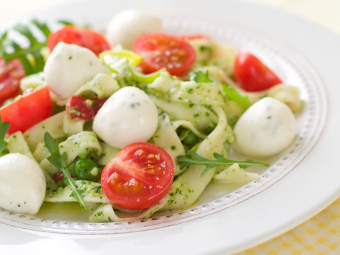 Tagliatelle pesto rucola pomodorini mozzarelline