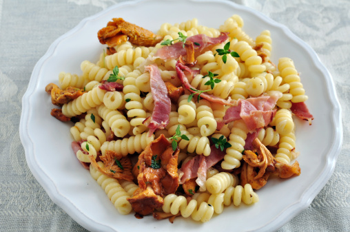 Fusilli finferli speck