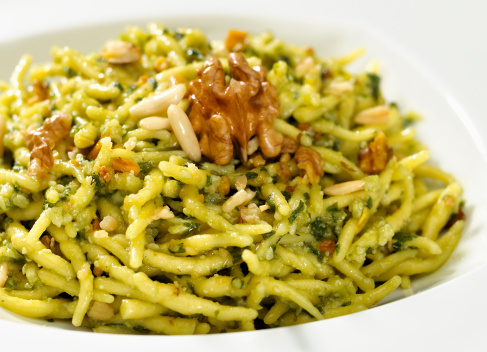 Pasta pesto frutta secca