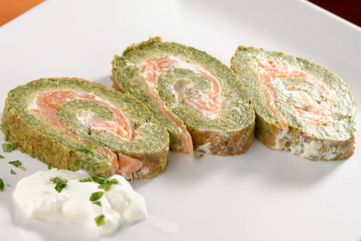 Rotolini frittata erbe ripieni salmone