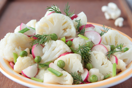 Insalata cavolfiore ravanelli piselli