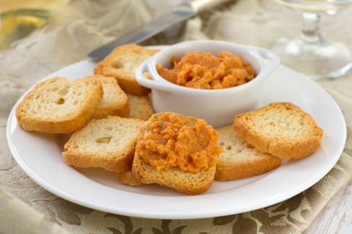 Crostini con patè di salmone Festa della donna