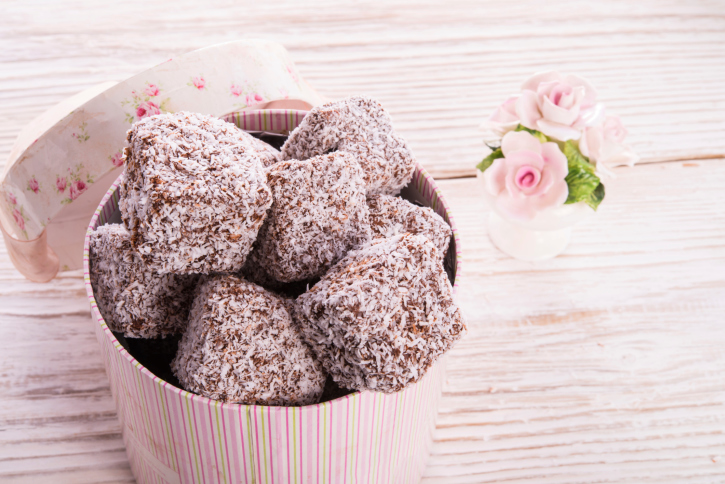 Dolcetti con avanzi di colomba, cioccolato e cocco