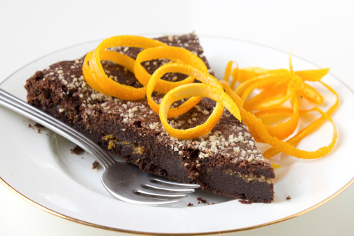 Torta al cioccolato con arance caramellate