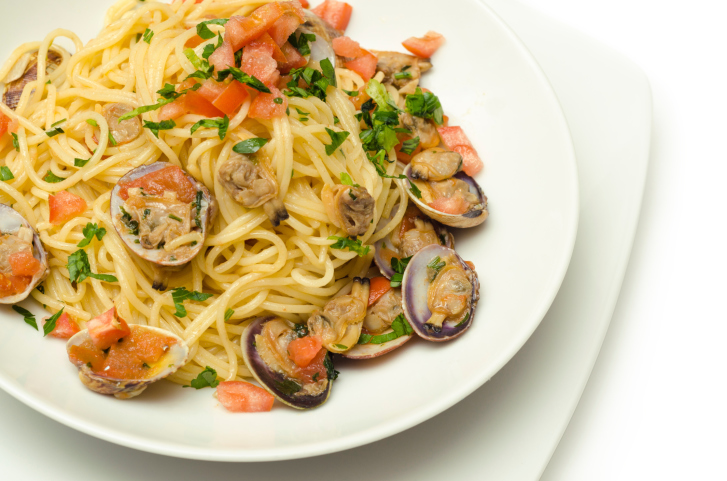 Spaghetti alle vongole con pomodoro fresco