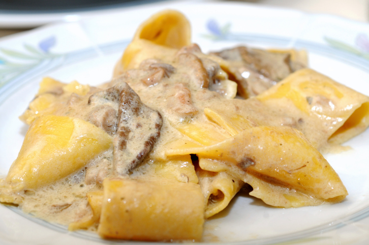 Pasta con crema di funghi porcini