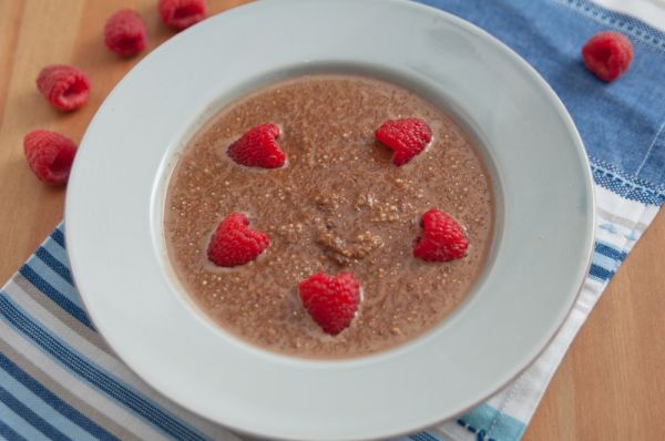 Budino di quinoa al cioccolato e fragole