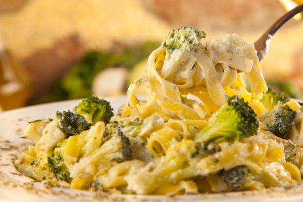 Tagliatelle con broccoli e pancetta