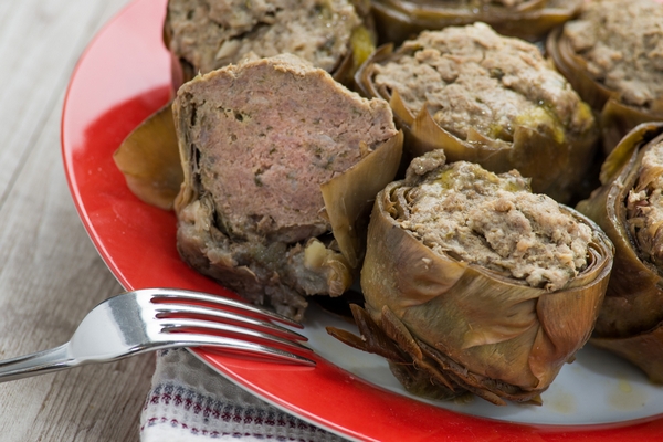 carciofi ripieni di carne in padella