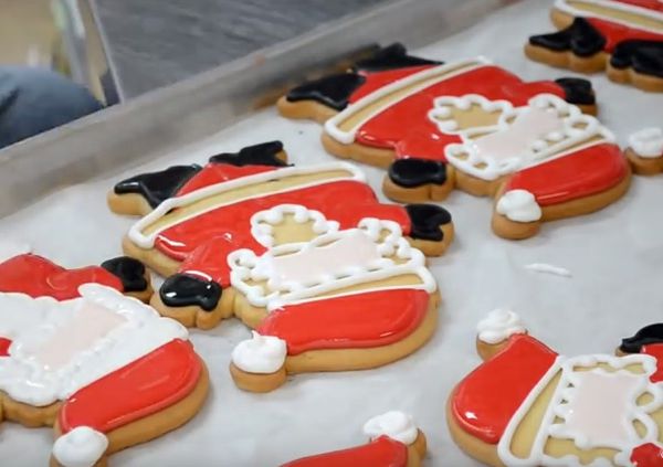 Come decorare biscotti Babbo Natale facilmente (VIDEO)
