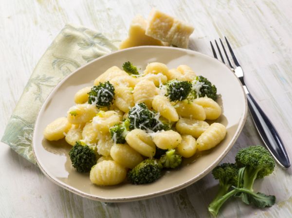 Gnocchi di patate con broccoli siciliani e guanciale