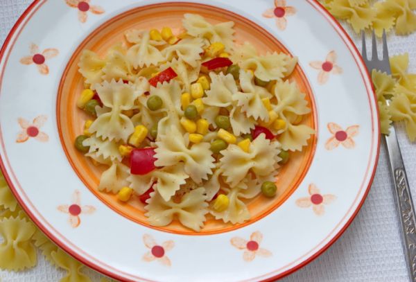 Farfalle verdure grigliate piselli pomodorini