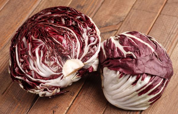 Bruschette con radicchio e grana