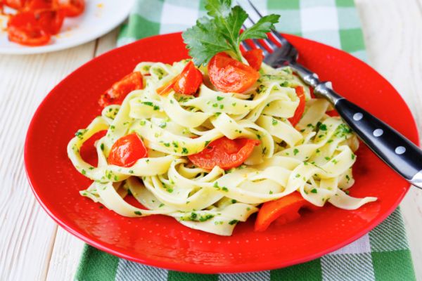 Tagliatelle pesto rucola pomodorini