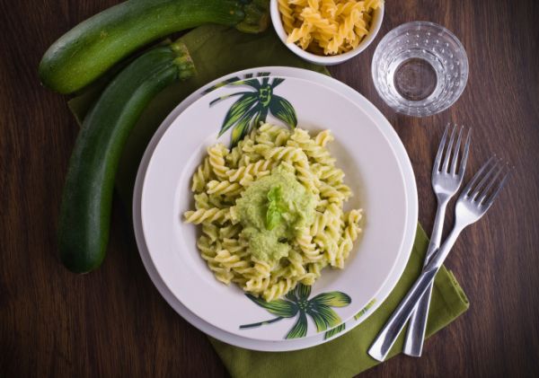 Fusilli con zucchine e basilico