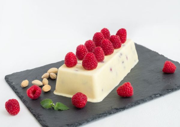 Semifreddo allo yogurt e lamponi