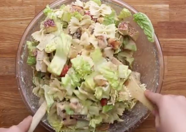 Insalata di pasta alla Caesar Salad (VIDEO)