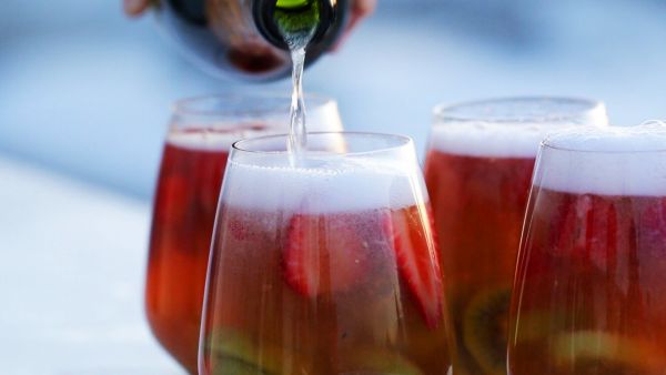 Sangria con fragole e kiwi (VIDEO)