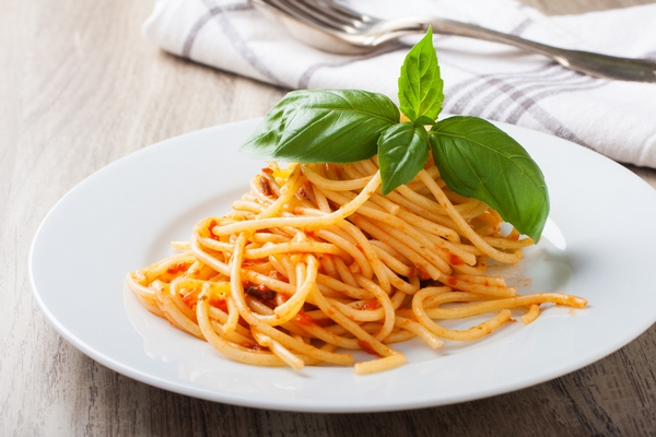 spaghetti al pomodoro fresco