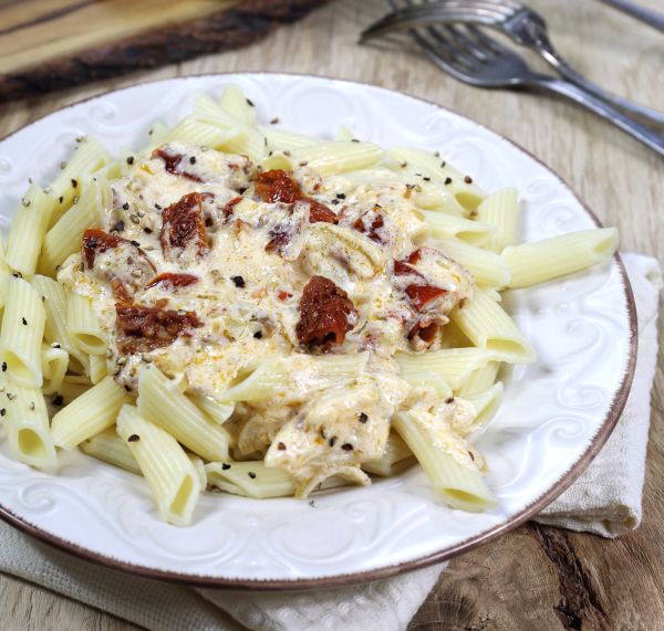 Pasta con philadelphia e pomodori secchi