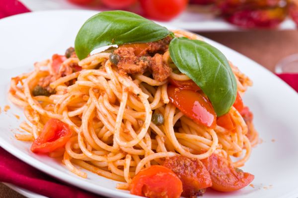 Pasta con sgombro e crema di olive