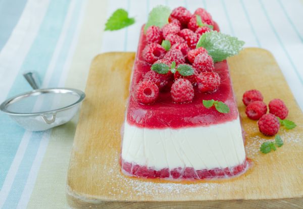 Torta gelato allo yogurt e frutta