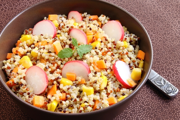 insalata quinoa verdure tofu